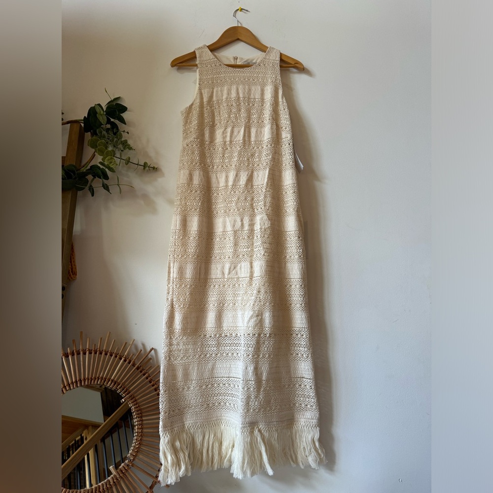 NWT- London Times Crochet Sleeveless Sheath Dress in Natural with Fringe Hem 6 - Picture 4 of 13